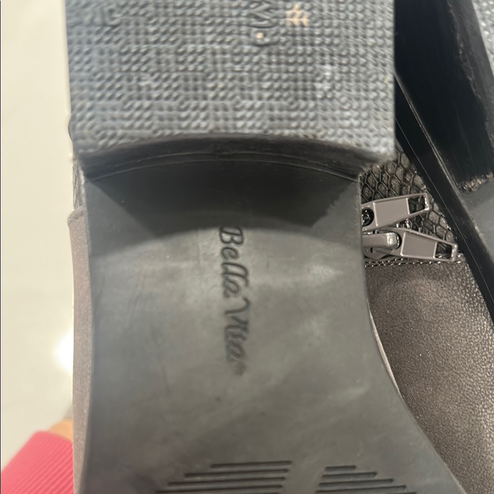 Bella Vita Women’s Sleek Gray Ankle Boots with Low Heel Size 8 - Picture 5 of 8